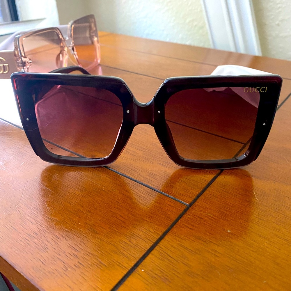 Oversized sunglasses for women, very nice, new replica brand, and trendy.